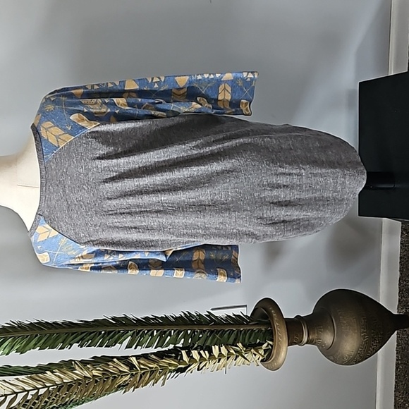 LuLaRoe Randy Gray Body with Blue and Gold Arrow 3/4 Length Sleeves Baseball Tee - Picture 4 of 14